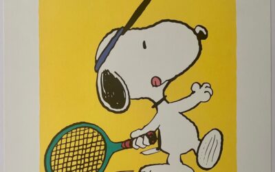 Snoopy playing tennis