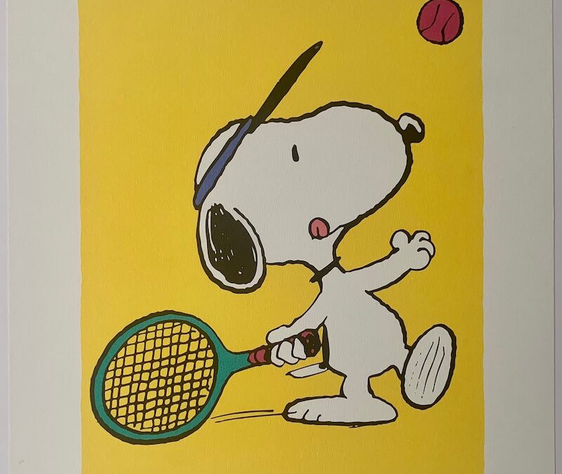 Snoopy playing tennis